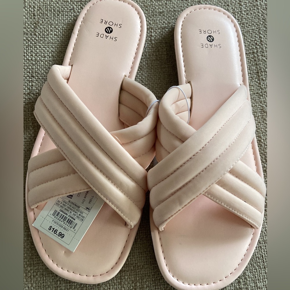 Blush Maxie sandals size 9